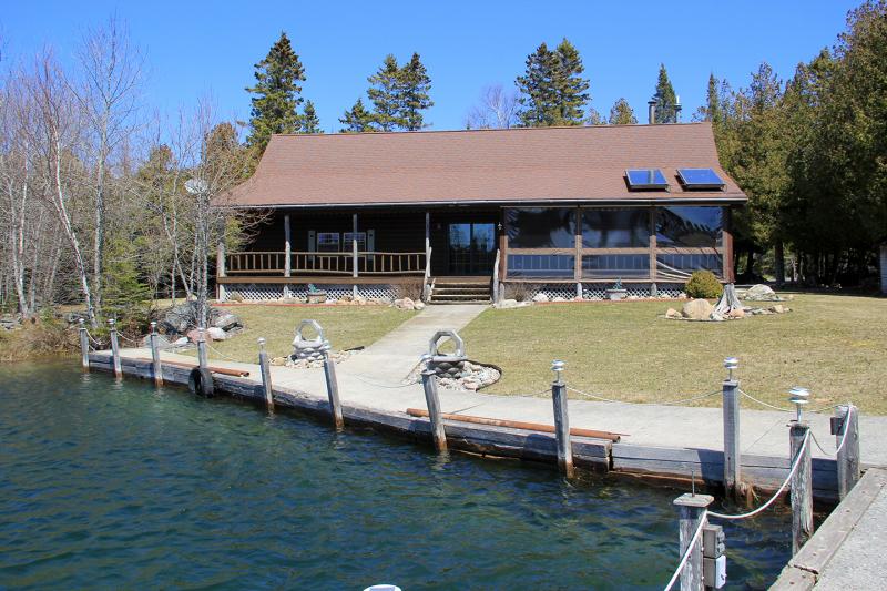 Real Estate Listings for Residential / Waterfront Properties