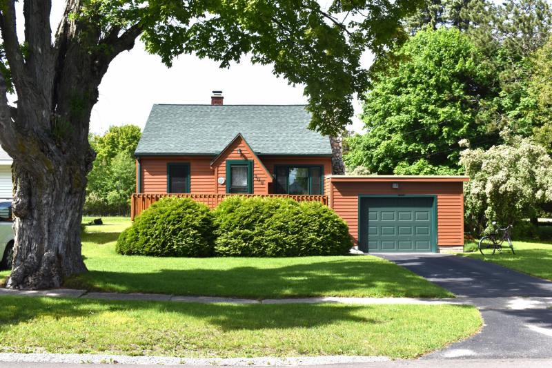 149,500; 3 bedrooms; 1 bath; 2 story; 1000 sq ft; 1 car att. garage; 0